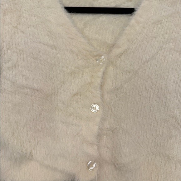 Fuzzy Cream Cropped Sweater - Picture 3 of 4
